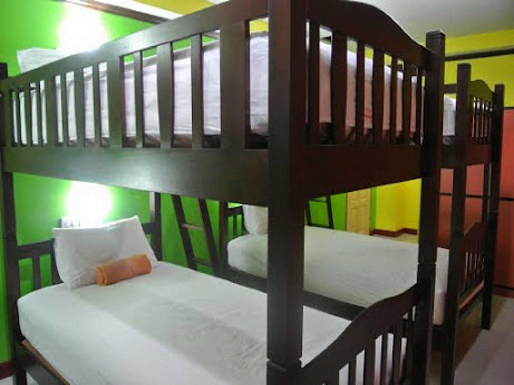 Silla Patong Hostel Dış mekan fotoğraf