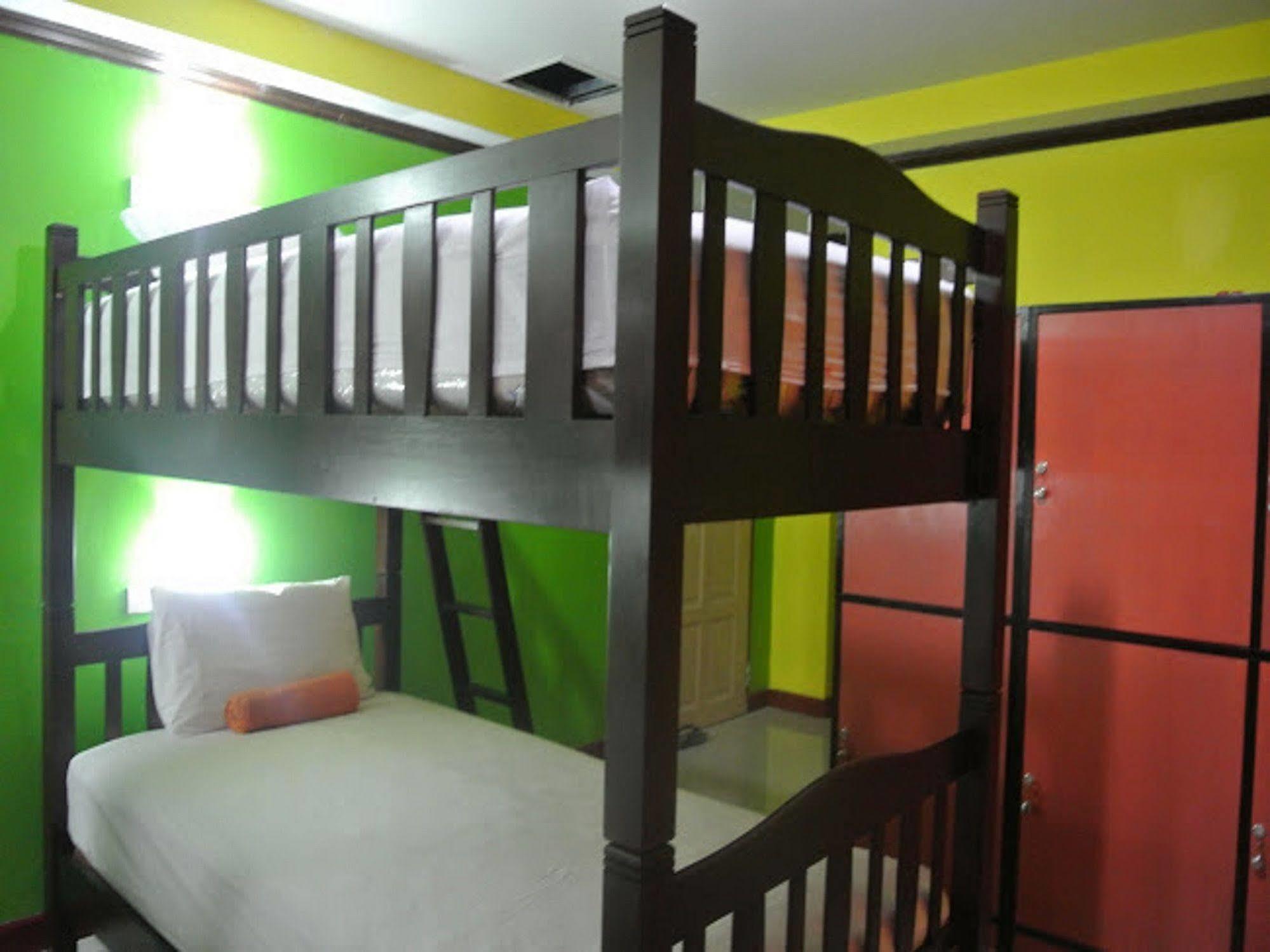 Silla Patong Hostel Dış mekan fotoğraf