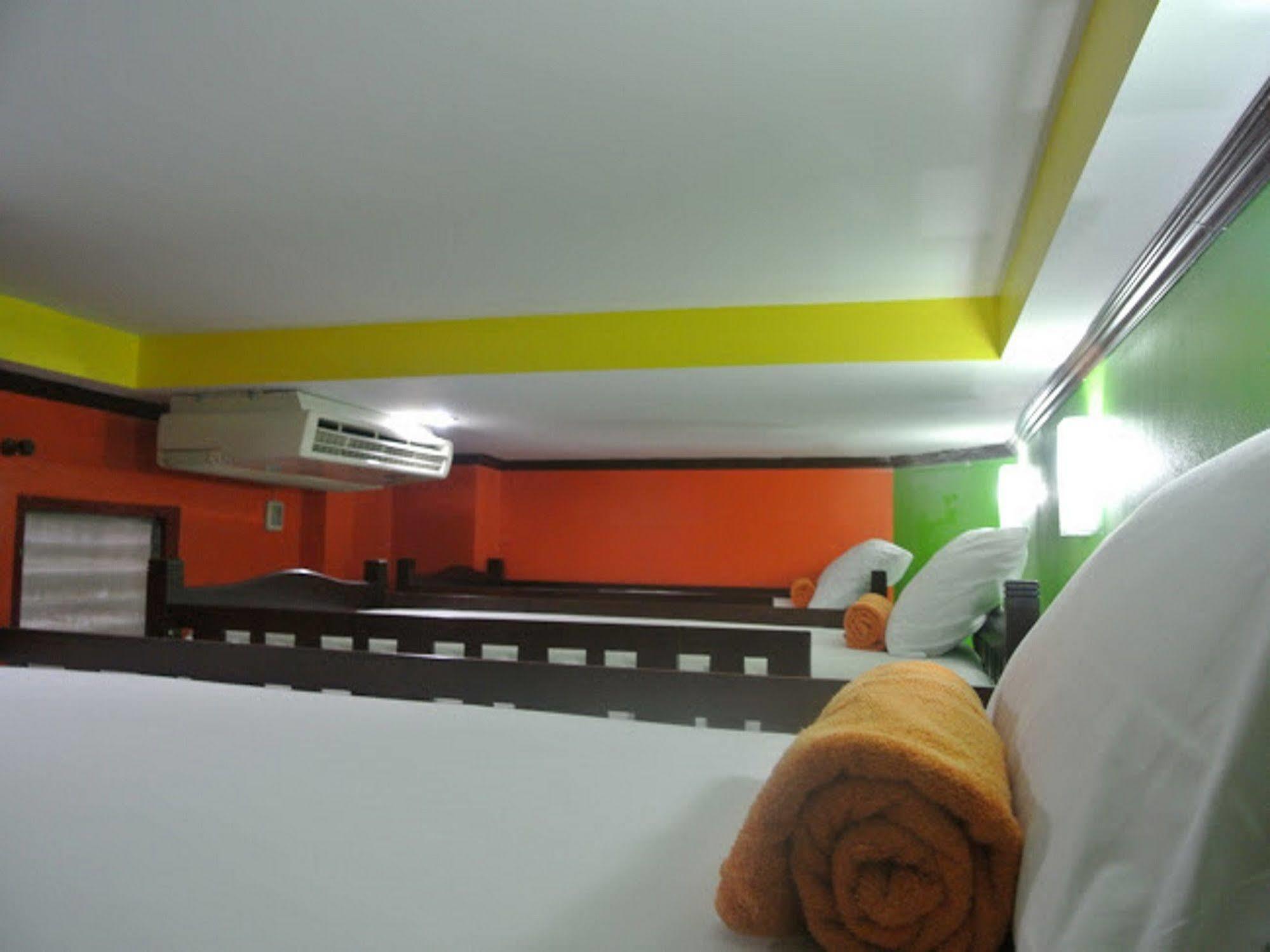 Silla Patong Hostel Dış mekan fotoğraf