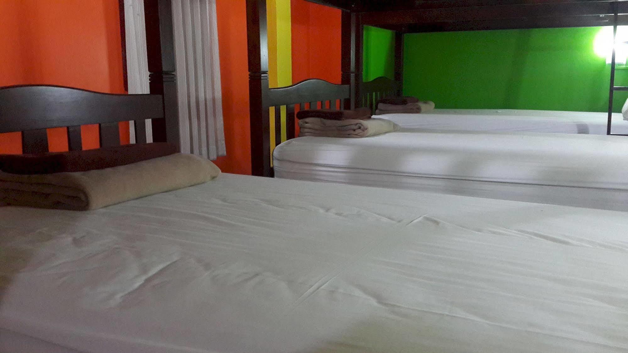 Silla Patong Hostel Dış mekan fotoğraf