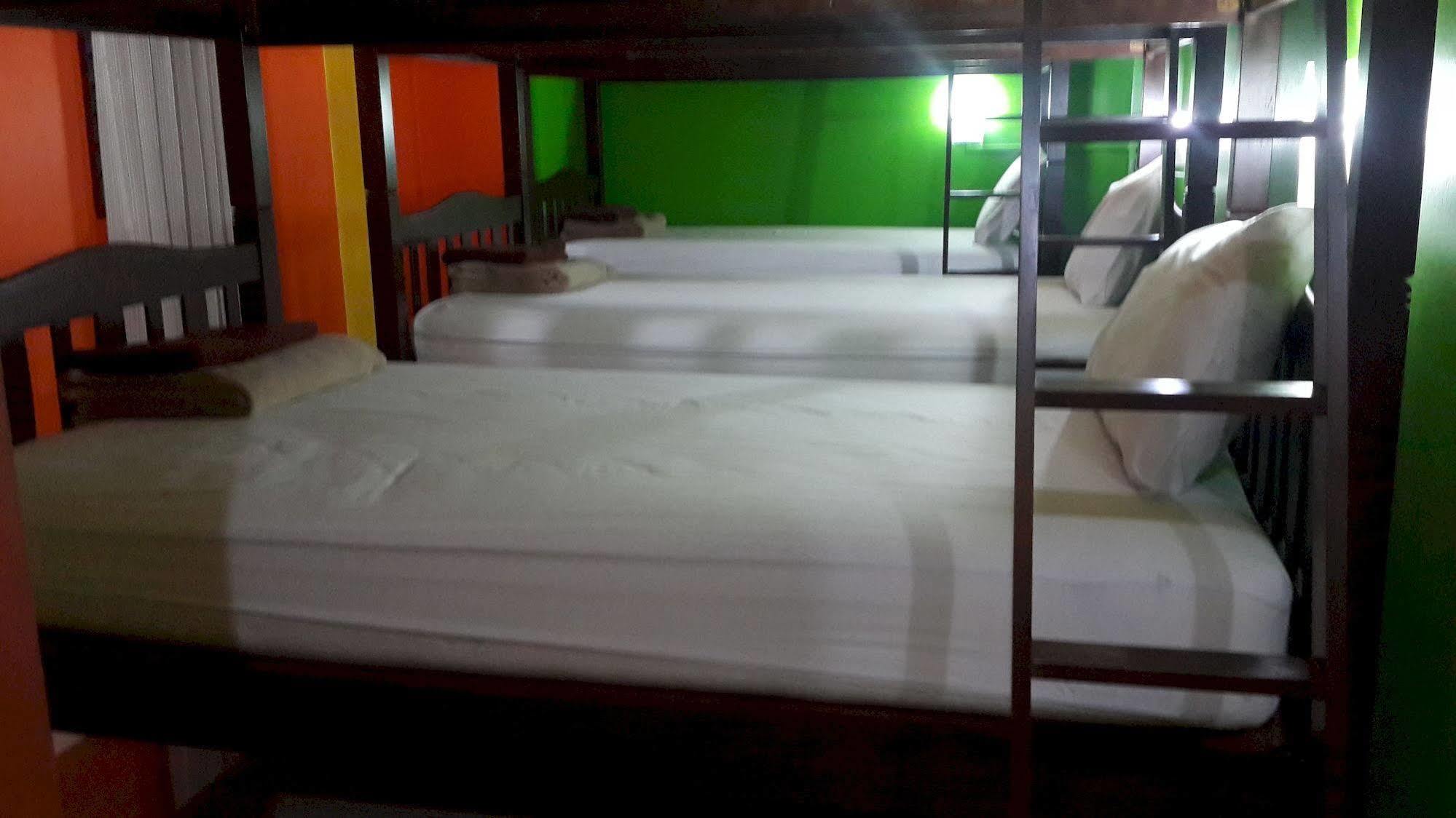 Silla Patong Hostel Dış mekan fotoğraf