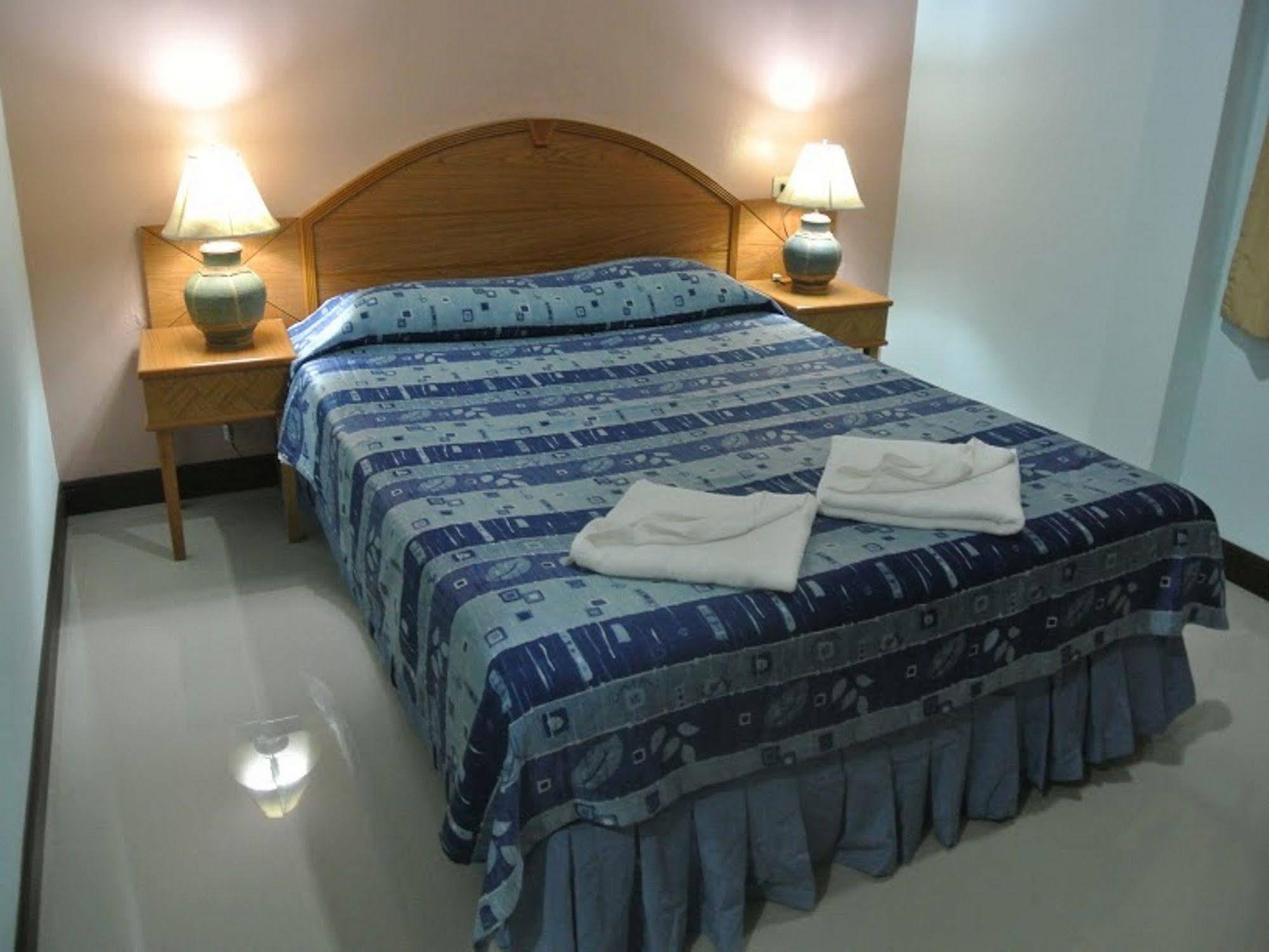 Silla Patong Hostel Dış mekan fotoğraf